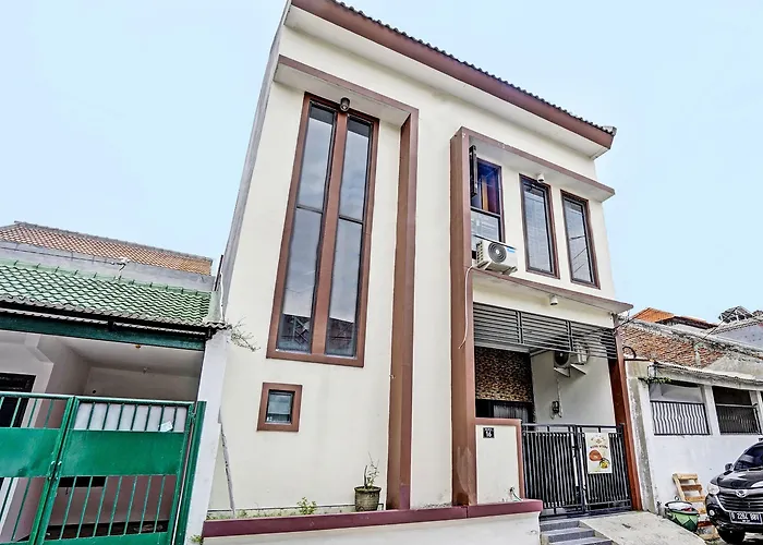 Hotel O Sunlo Cozy Home Family Homestay Syariah Surabaya